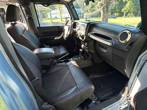 Used 2012 Jeep Wrangler Unlimited Sahara AWD/4WD image 20