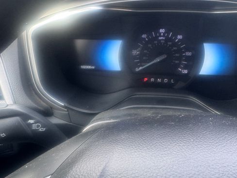 Used 2020 Ford Fusion SE image 12