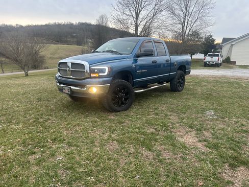 Used 2006 Dodge Ram 2500 Truck SLT w/ Quad Cab Big Horn Value Group image 2