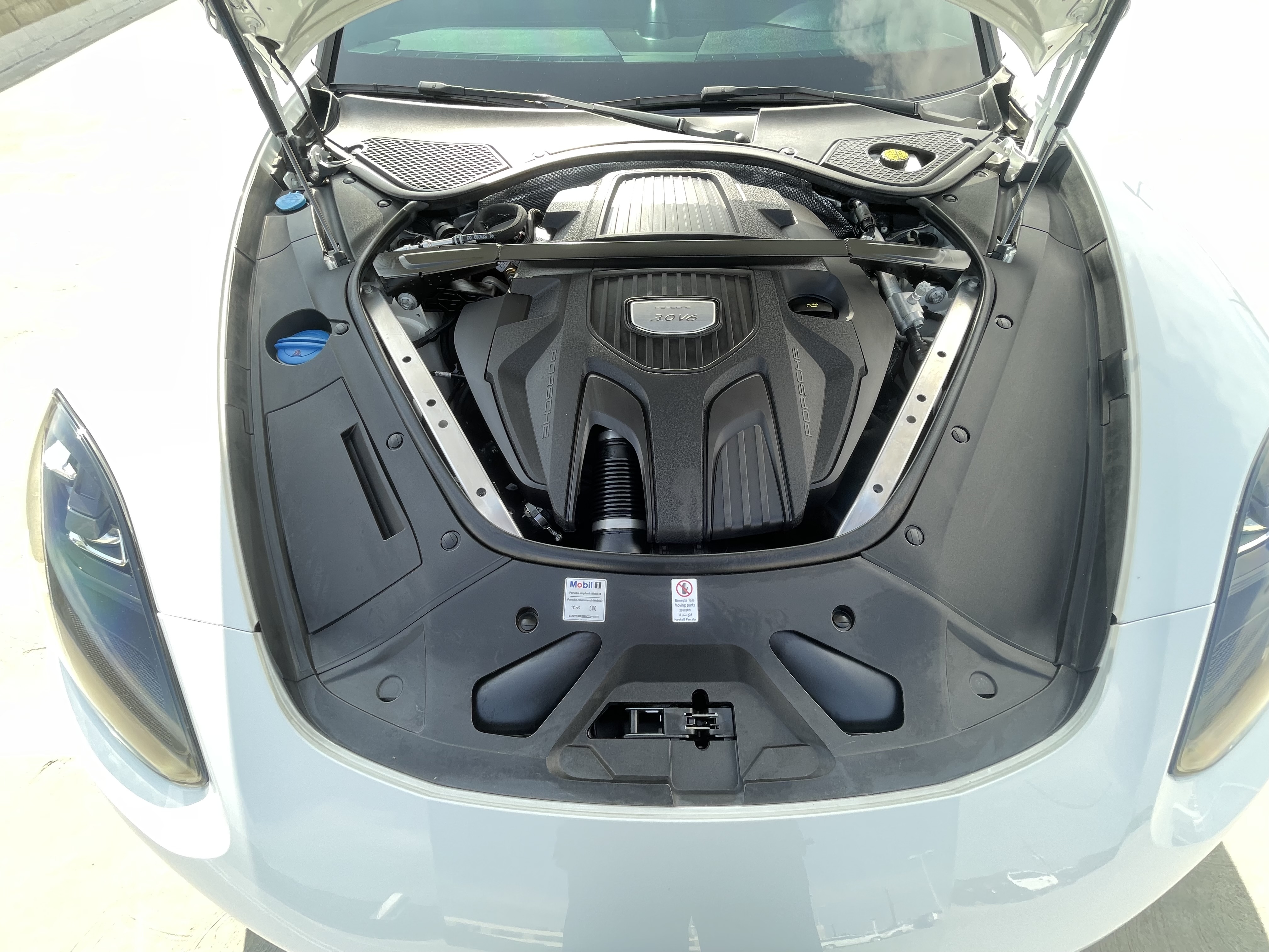 Used 2018 Porsche Panamera 4 AWD/4WD image 6