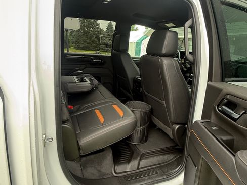 Used 2025 GMC Sierra 2500 AT4 AWD/4WD image 8