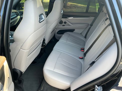 Used 2018 BMW X5 M image 9