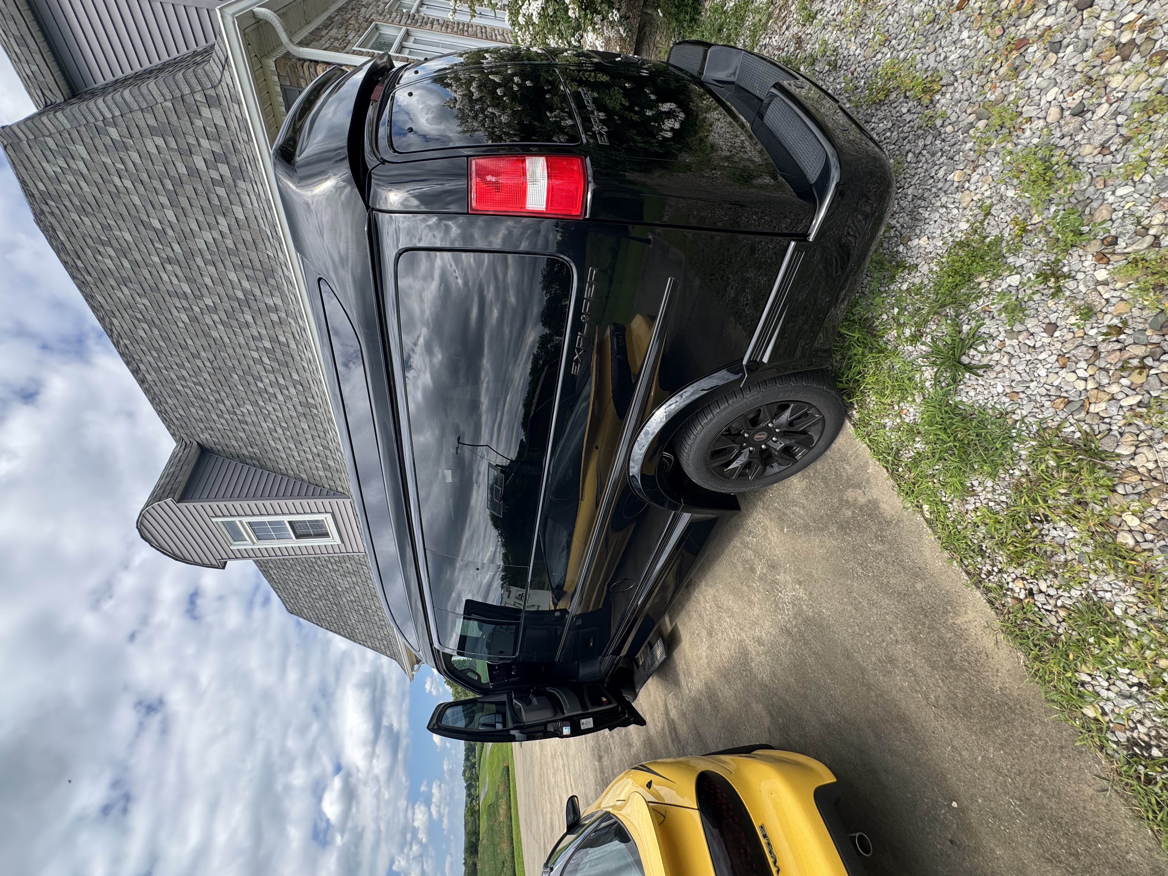 Used 2023 GMC Savana 2500 Extended RWD image 2