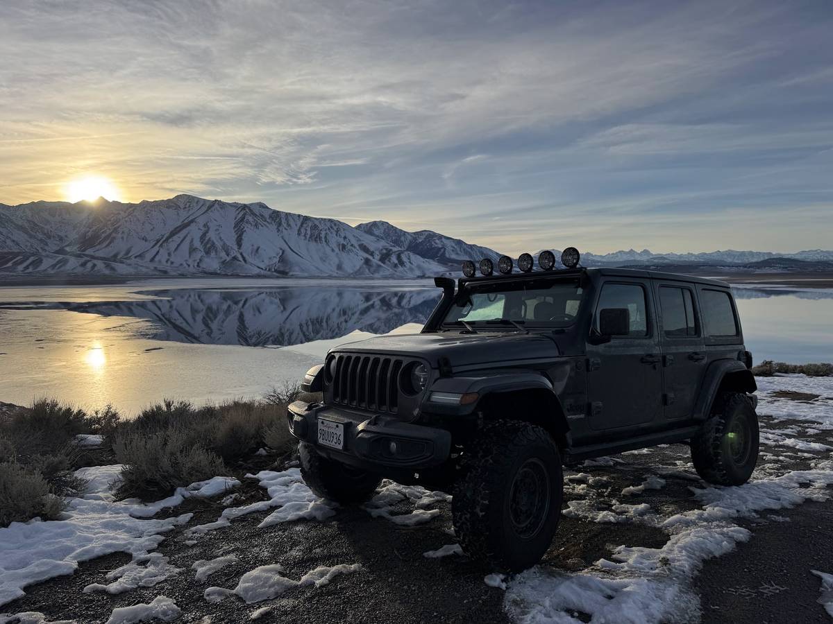 Used 2018 Jeep Wrangler Unlimited Sahara AWD/4WD image 2