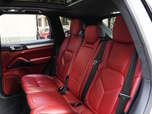 Used 2016 Porsche Cayenne image 6