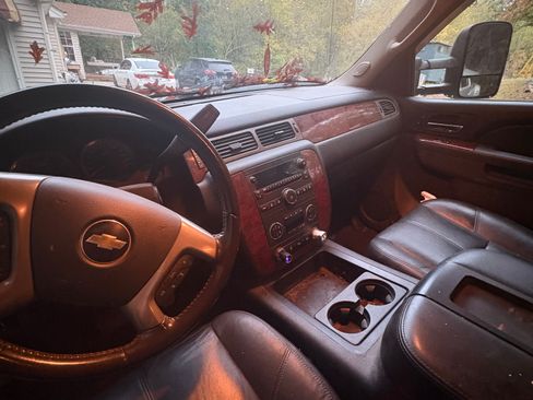 Used 2011 Chevrolet Silverado 3500 LTZ image 12