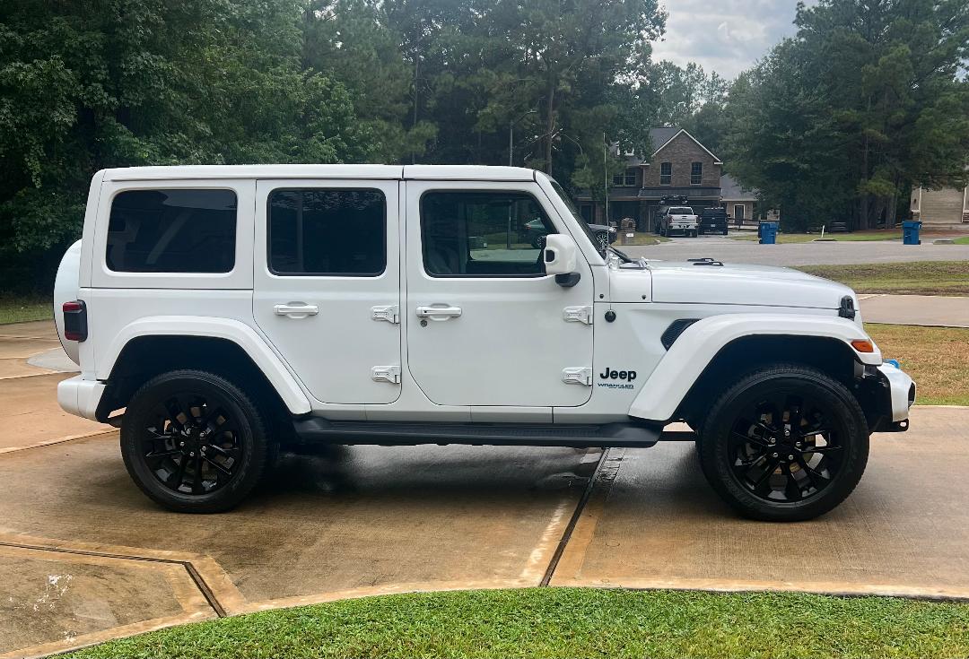 Used 2021 Jeep Wrangler Unlimited Sahara AWD/4WD image 4