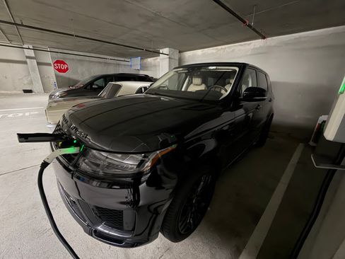 Used 2020 Land Rover Range Rover Sport HSE image 9