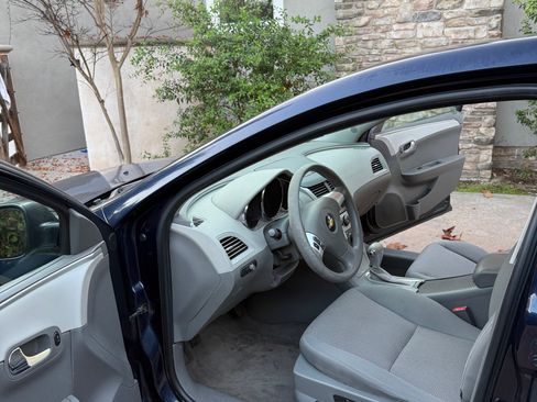 Used 2010 Chevrolet Malibu LS image 11