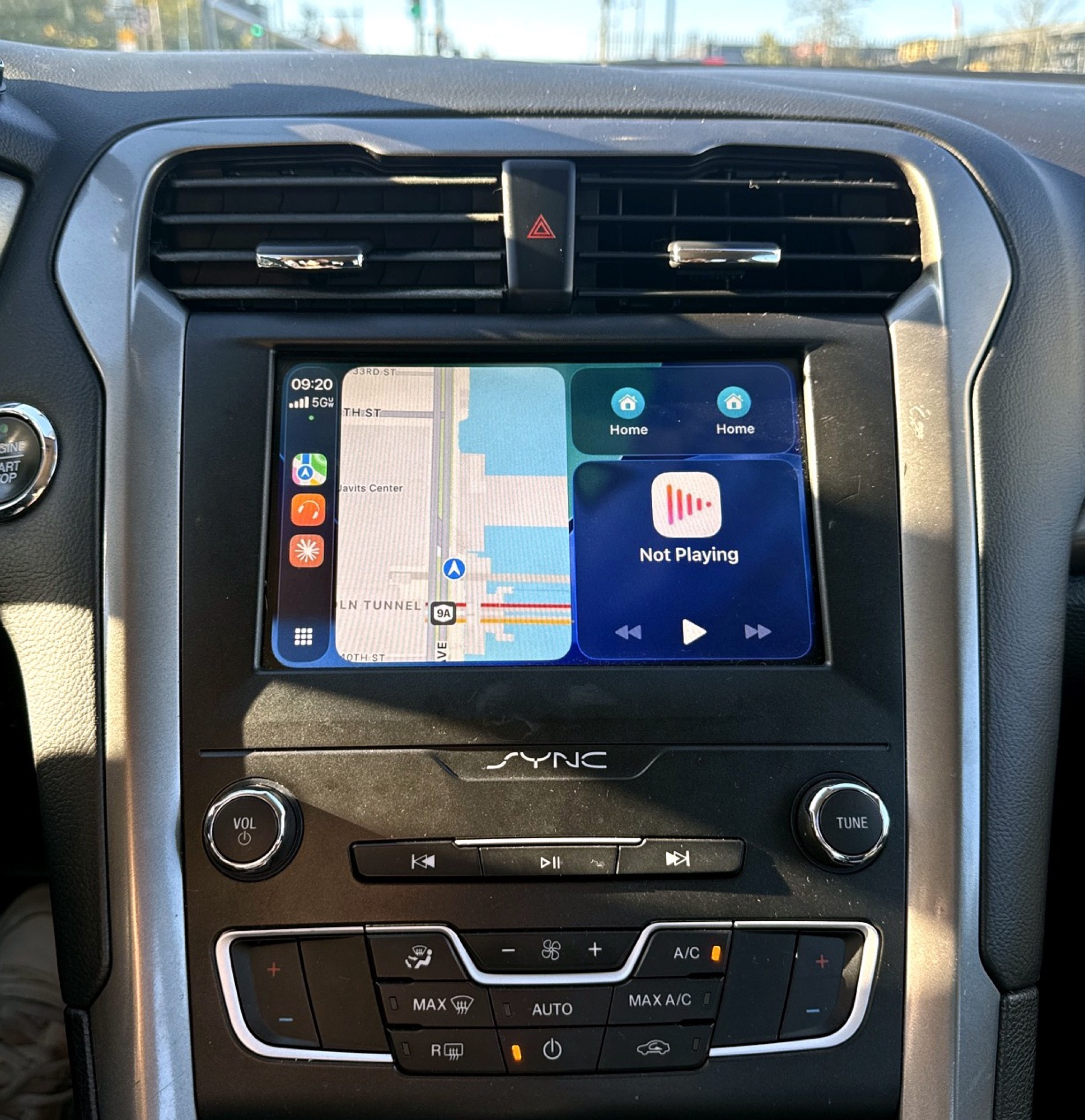 Used 2019 Ford Fusion SE FWD image 13