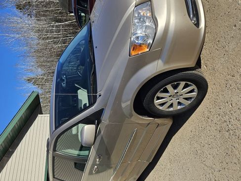 Used 2013 Chrysler Town & Country Touring image 2