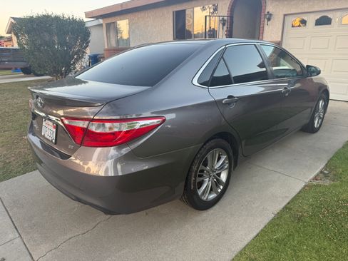 Used 2016 Toyota Camry LE FWD image 5