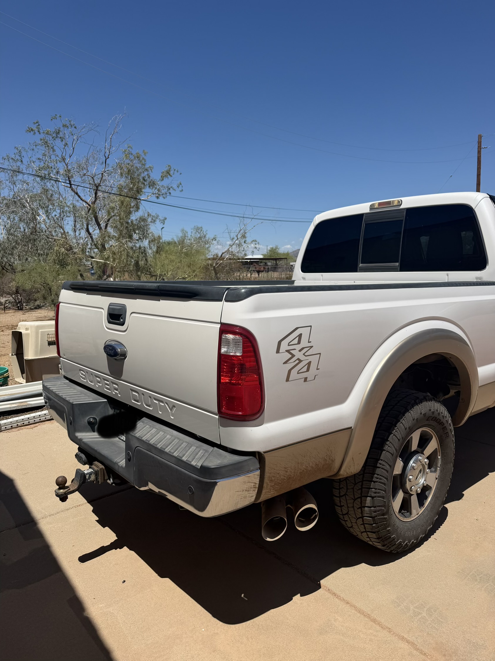 Used 2014 Ford F250 Lariat w/ Lariat Interior Package AWD/4WD image 2