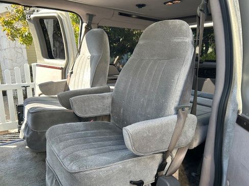 Used 2008 GMC Savana 1500 w/ Preferred Equipment Group image 19