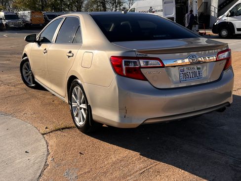 Used 2014 Toyota Camry XLE image 5