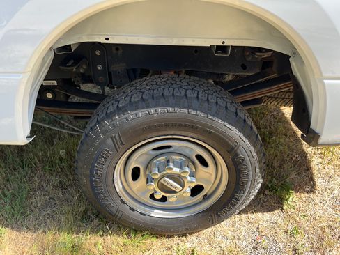 Used 2018 Ford F250 XL w/ Power Equipment Group AWD/4WD image 30