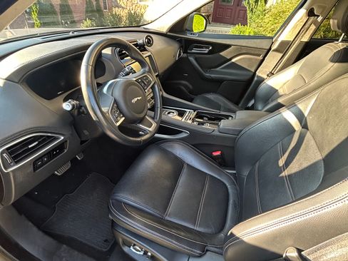 Used 2019 Jaguar F-PACE Prestige AWD/4WD image 22