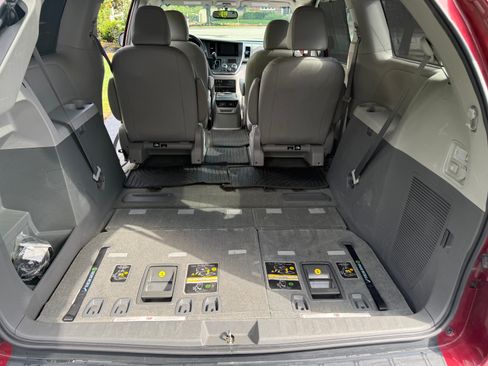 Used 2017 Toyota Sienna XLE Premium w/ Outdoor Package AWD/4WD image 18