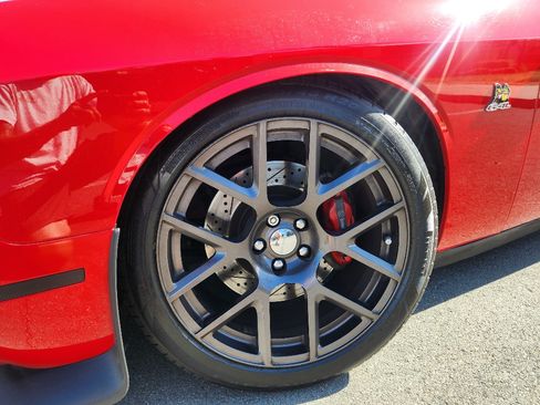 Used 2016 Dodge Challenger R/T Scat Pack w/ Leather Interior Group image 10