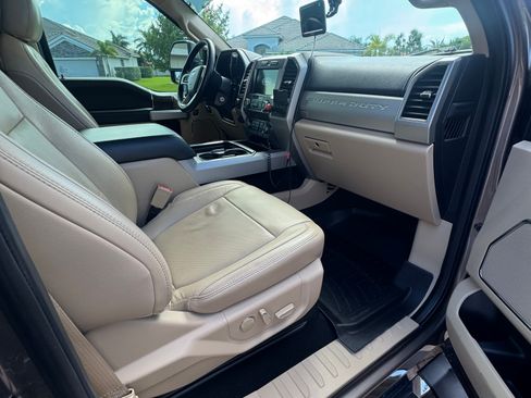 Used 2019 Ford F250 Lariat w/ Lariat Value Package AWD/4WD image 5