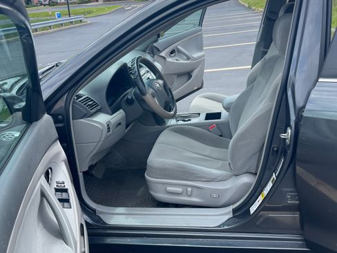 Used 2009 Toyota Camry LE image 6