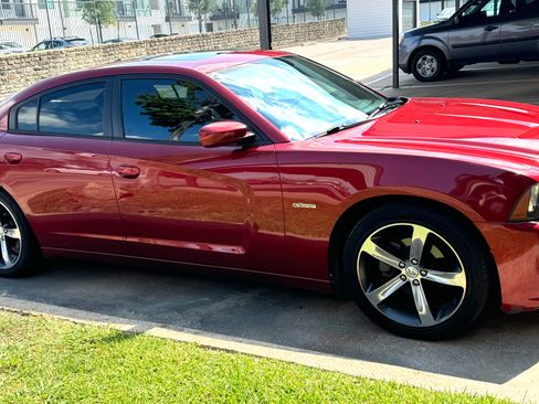 Used 2014 Dodge Charger SXT RWD image 1