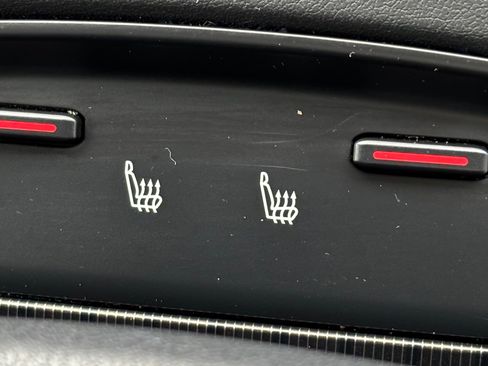 Used 2023 Toyota Venza Nightshade image 17