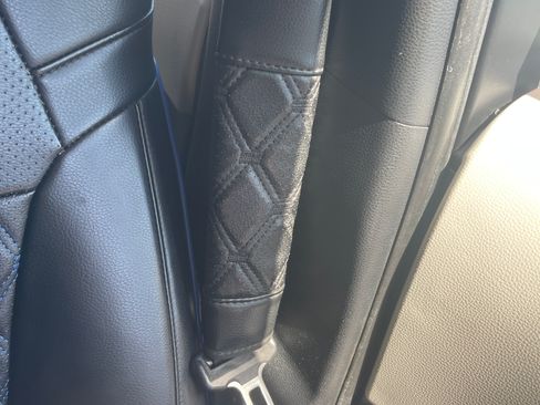 Used 2021 Toyota Corolla LE image 29