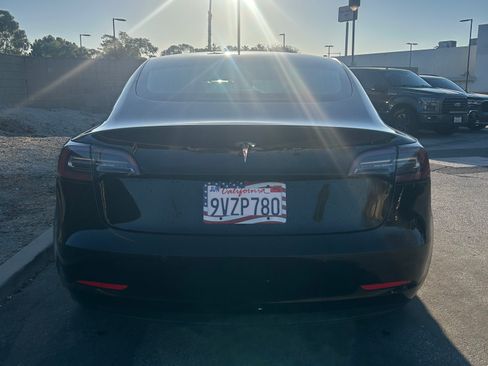 Used 2019 Tesla Model 3 Standard Range Plus image 4