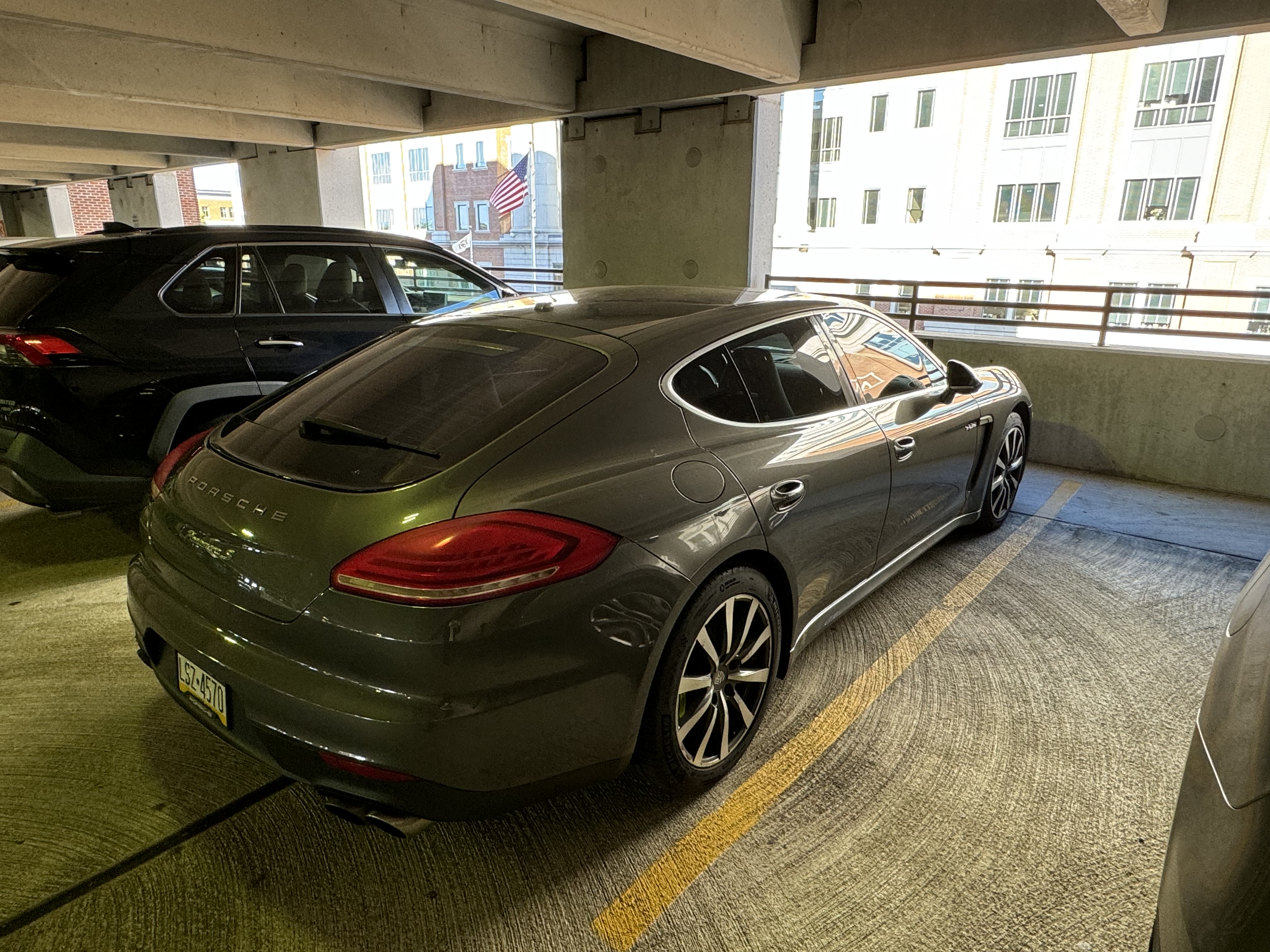 Used 2016 Porsche Panamera S RWD image 9