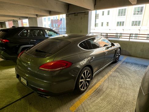 Used 2016 Porsche Panamera S RWD image 9