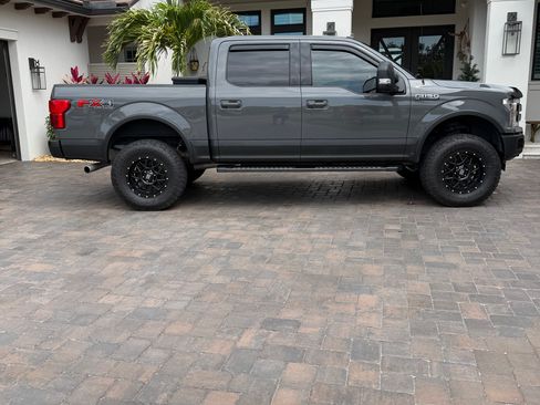 Used 2018 Ford F150 Lariat w/ Equipment Group 502A Luxury AWD/4WD image 4