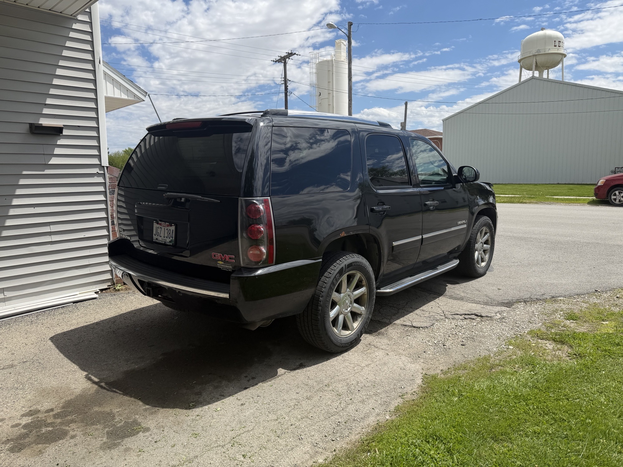 Used 2011 GMC Yukon Denali AWD/4WD image 4