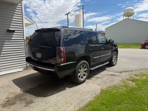 Used 2011 GMC Yukon Denali AWD/4WD image 4