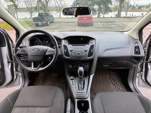 Used 2017 Ford Focus SE image 12