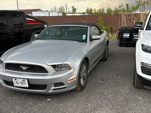 Used 2014 Ford Mustang Premium image 4