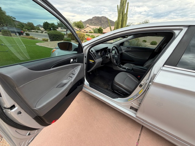 Used 2011 Hyundai Sonata SE w/ Navigation & Sunroof Pkg 4 FWD image 13