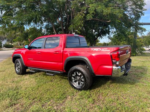 Used 2019 Toyota Tacoma TRD Off-Road w/ Phone Cable & Charge Package image 4
