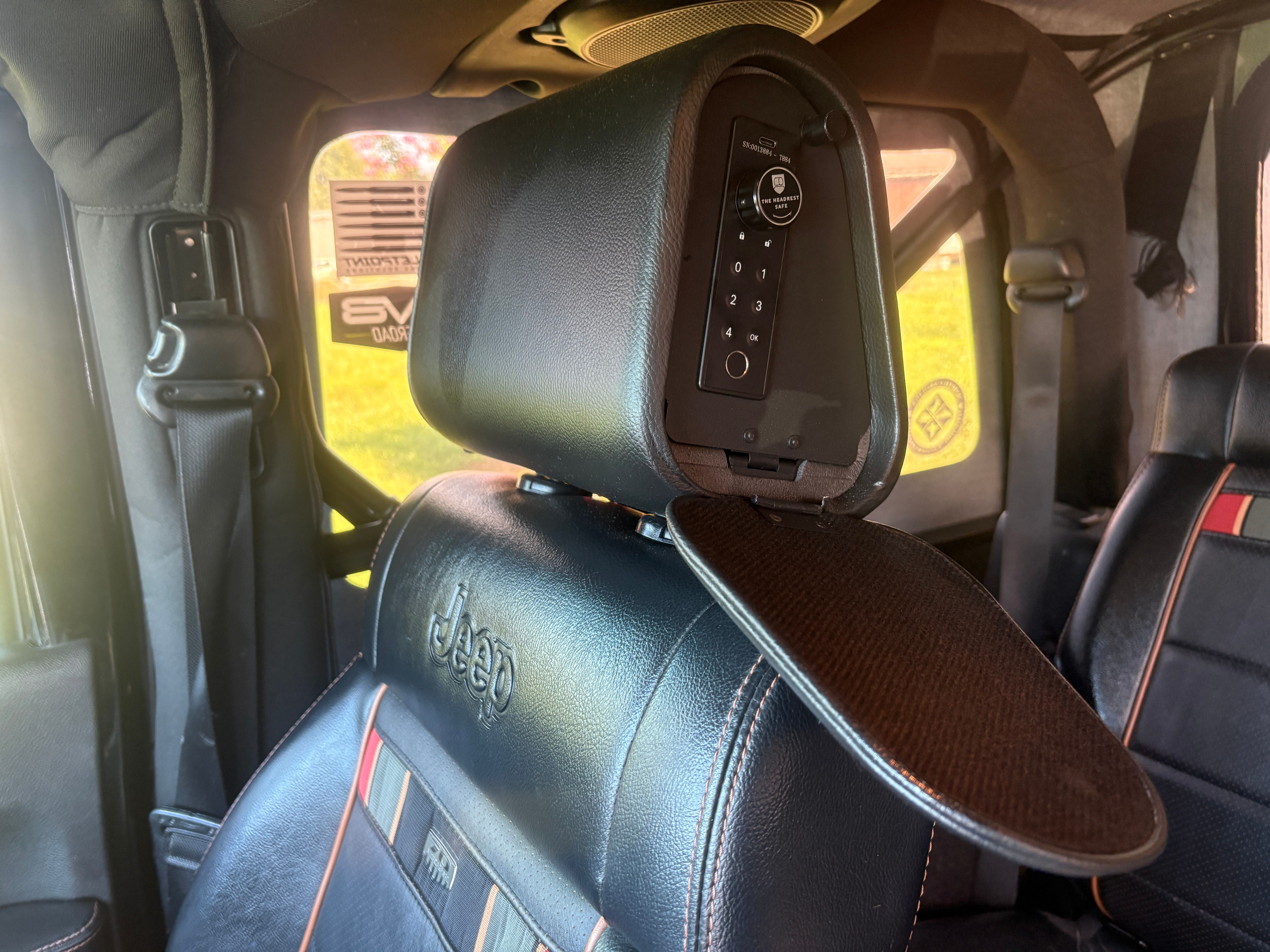 Used 2011 Jeep Wrangler Sahara w/ Connectivity Group AWD/4WD image 9