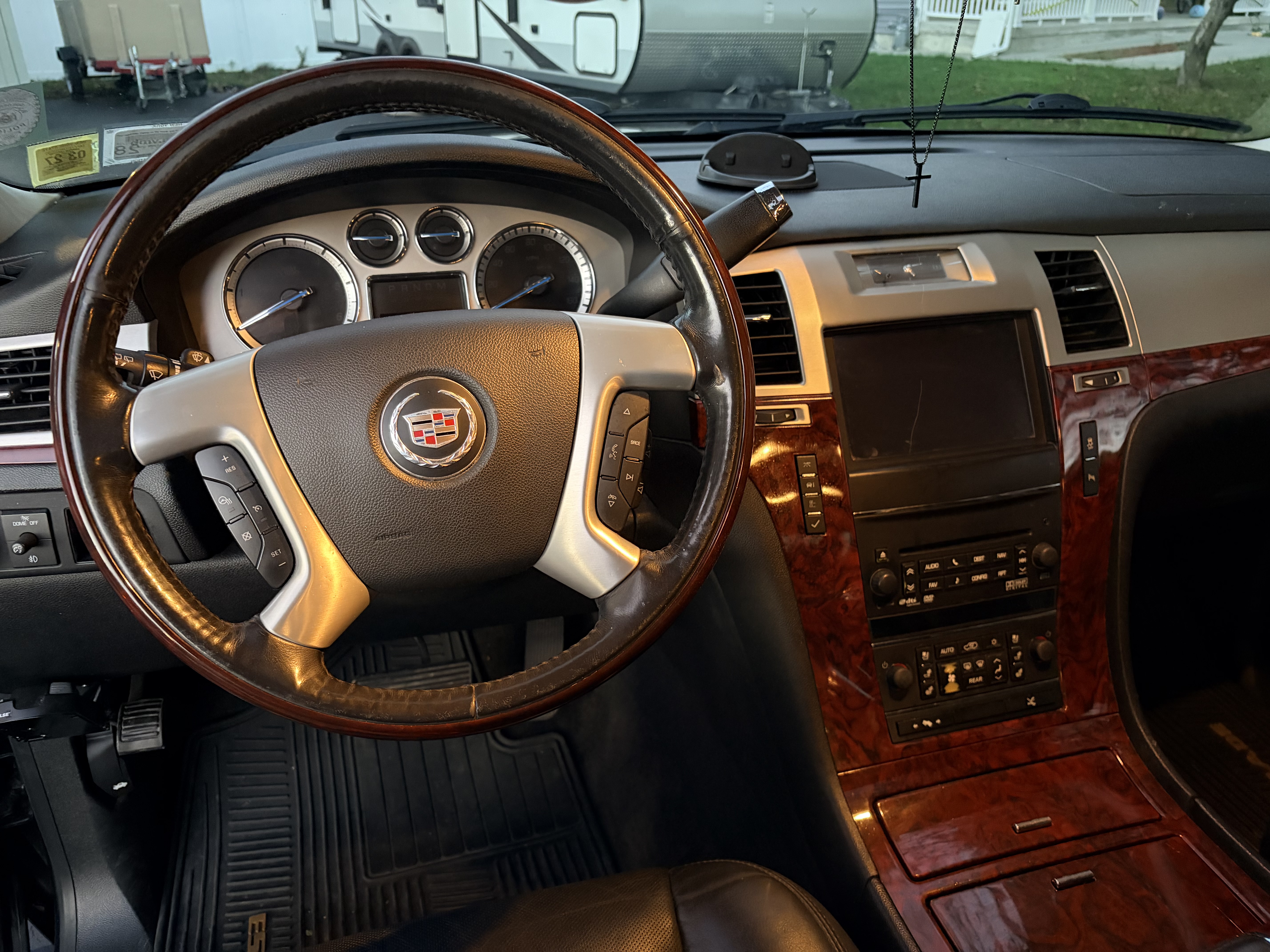 Used 2013 Cadillac Escalade Premium AWD/4WD image 13