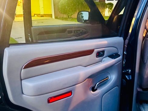 Used 2004 Cadillac Escalade 2WD image 9