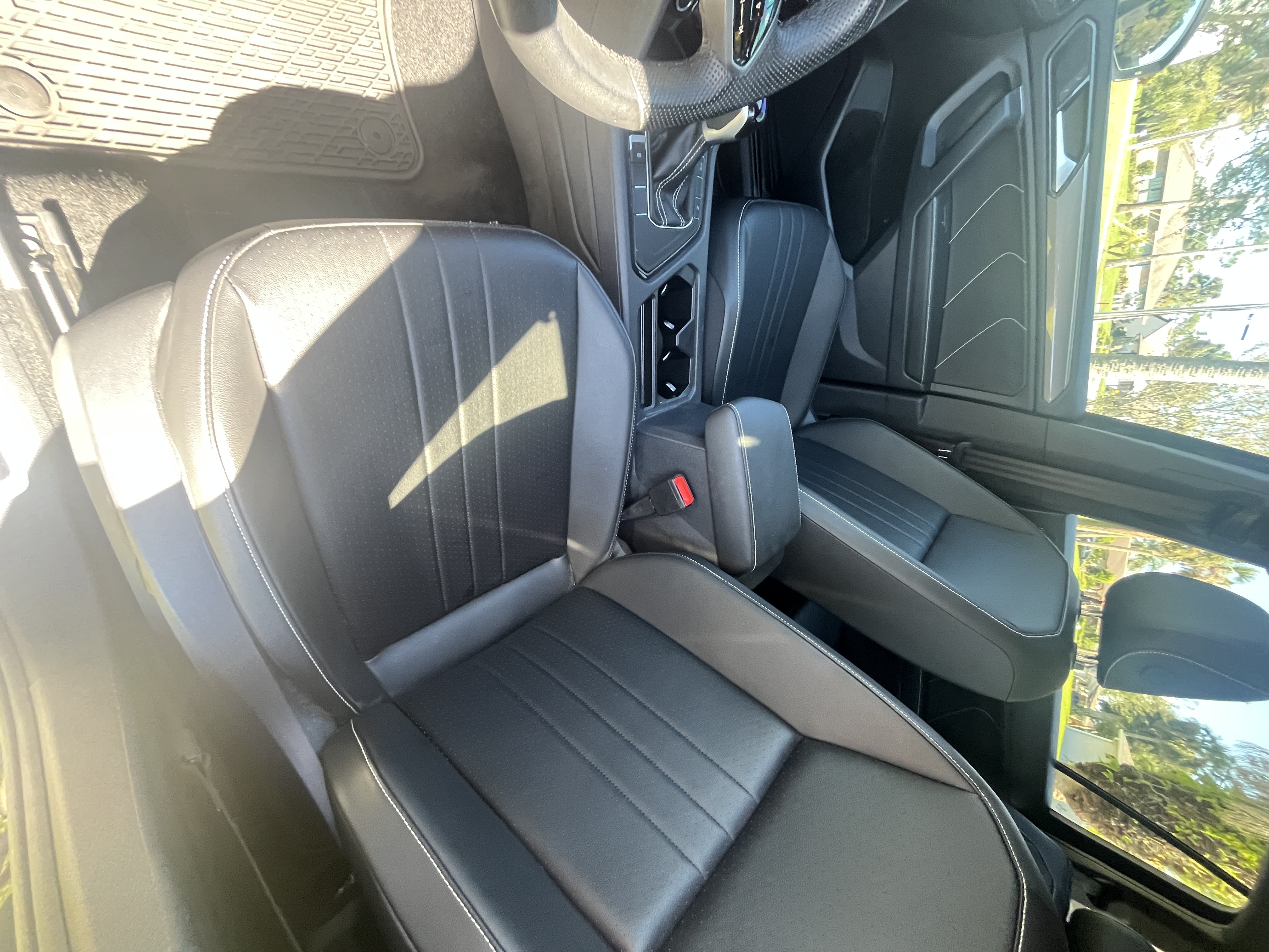 Used 2024 Volkswagen Tiguan SE R-Line FWD image 16