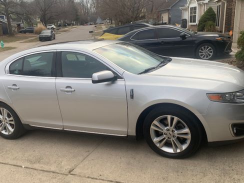Used 2012 Lincoln MKS image 2