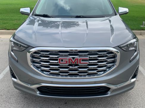 Used 2019 GMC Terrain Denali w/ GMC Pro Grade Package AWD/4WD image 10