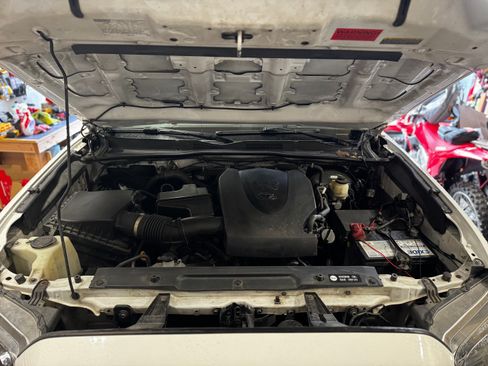 Used 2016 Toyota Tacoma SR w/ Towing Package image 20