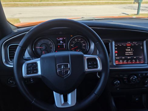Used 2014 Dodge Charger SXT image 10