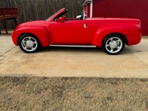 Used 2004 Chevrolet SSR w/ Preferred Equipment Group image 10