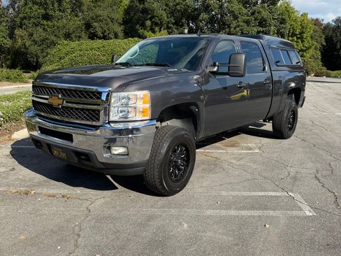 Used 2011 Chevrolet Silverado 2500 LTZ w/ LTZ Plus Package image 2