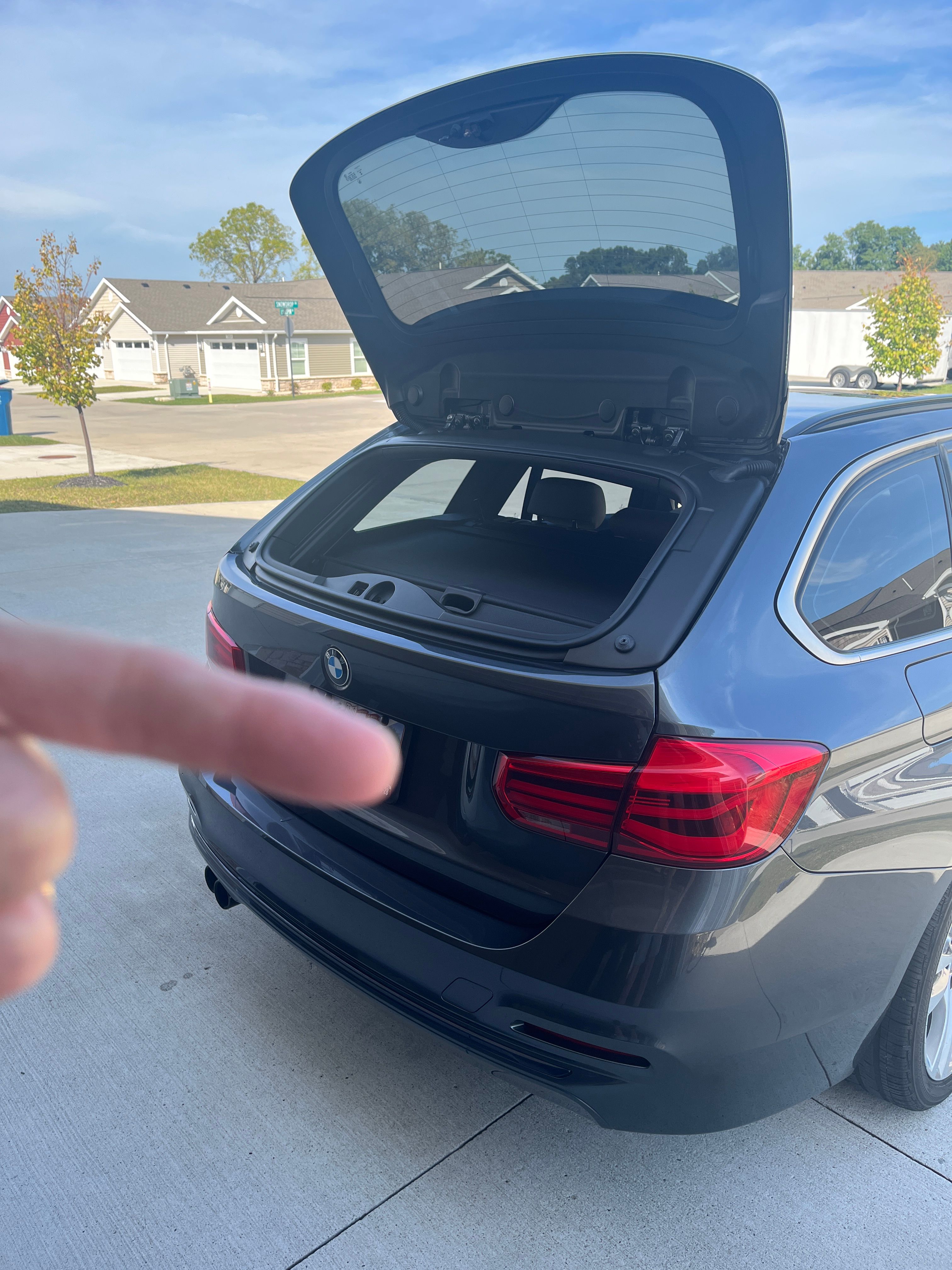 Used 2018 BMW 330i xDrive Wagon AWD/4WD image 6