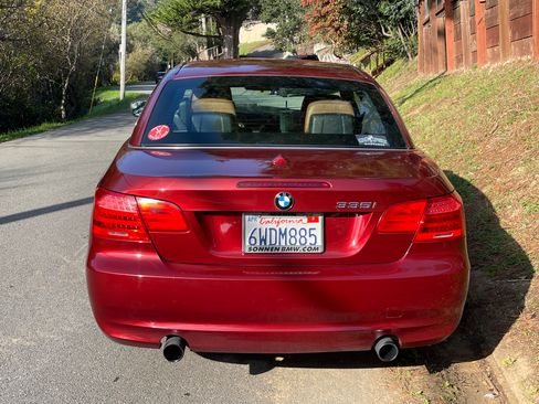 Used 2012 BMW 335i Convertible image 9